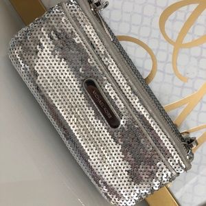 Micheal Kors Clutch sequence
